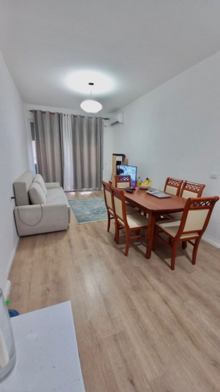 Tirane, jepet me qera apartament 1+1+Ballkon Kati 5, 68 m² 450 € (5 Maji)