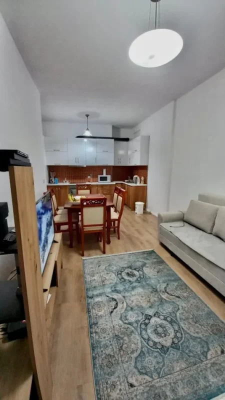 Tirane, jepet me qera apartament 1+1+Ballkon Kati 5, 68 m² 450 € (5 Maji)