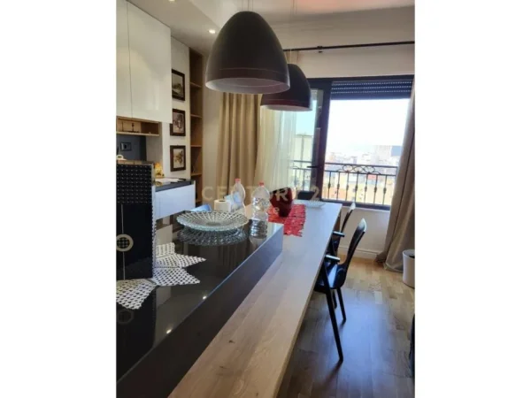 Tirane, jepet me qera apartament 2+1 Kati 8, 103 m² 1.200 € 