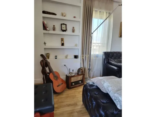 Tirane, jepet me qera apartament 2+1 Kati 8, 103 m² 1.200 € 