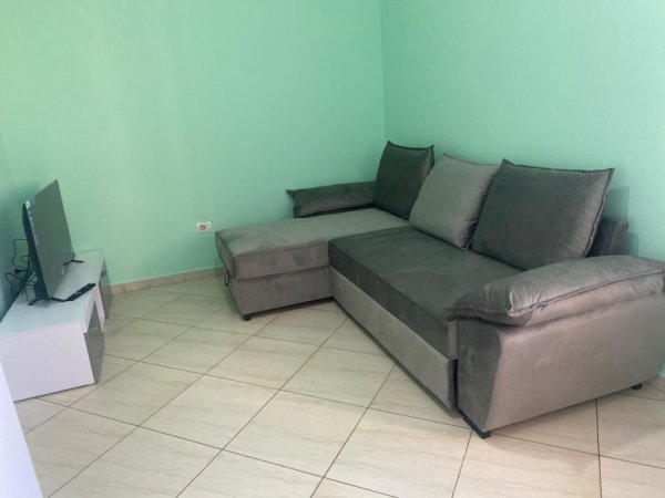 Tirane, jepet me qera apartament 2+1 Kati 1, 100 m² 350 € (rruga Kristaq Capo)
