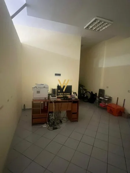 Tirane, shitet dyqan Kati 0, 59 m² 93.000 € (DON BOSKO)