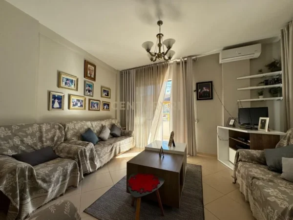 Tirane, jap me qera GODINE 3-KATESHE PER ZYRA/BIZNES , 315 m² 4.000 € (Ministria e Jashtme)