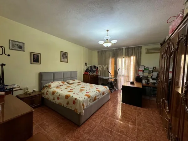 Tirane, jap me qera GODINE 3-KATESHE PER ZYRA/BIZNES , 315 m² 4.000 € (Ministria e Jashtme)