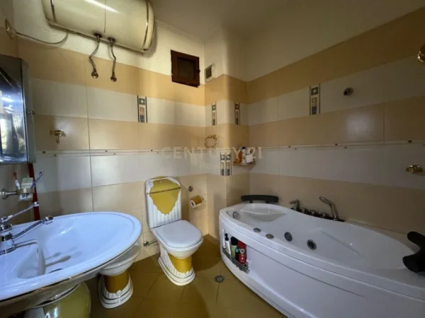 Tirane, jap me qera GODINE 3-KATESHE PER ZYRA/BIZNES , 315 m² 4.000 € (Ministria e Jashtme)