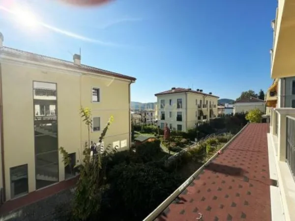 Tirane, shes apartament 3+1+2+ 2 poste parkimi , 130 m² 465.000 € (Sauk i Ri)