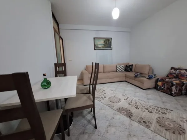 Tirane, jepet me qera apartament 1+1 Kati 3, 60 m² 340 € (Rreth-rrotullimi i Shkozes)