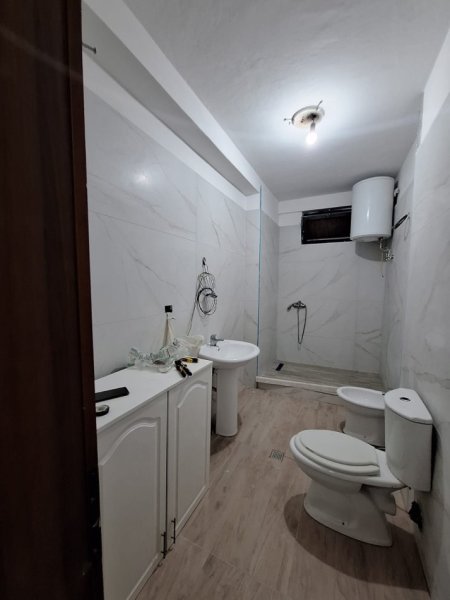 Tirane, jepet me qera apartament 1+1 Kati 3, 60 m² 340 € (Rreth-rrotullimi i Shkozes)