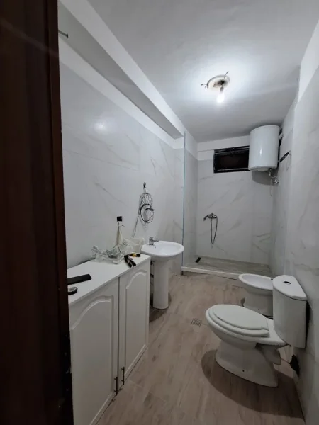 Tirane, jepet me qera apartament 1+1 Kati 3, 60 m² 340 € (Rreth-rrotullimi i Shkozes)