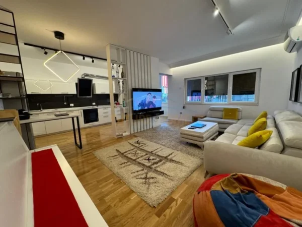 Tirane, shitet apartament 2+1+Ballkon Kati 5, 134 m² 455.000 € (Stadiumi Air Albania)