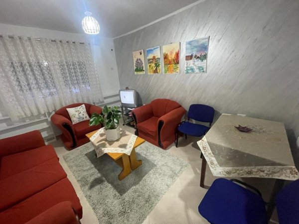 Vlore, jepet me qera apartament 1+1+Ballkon Kati 3, 60 m² 250 € (Rruga Misto Mele)