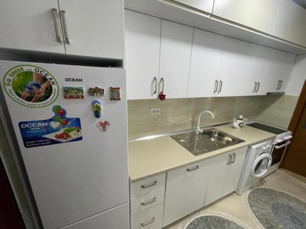 Vlore, jepet me qera apartament 1+1+Ballkon Kati 3, 60 m² 250 € (Rruga Misto Mele)