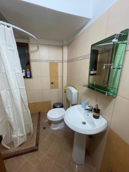 Vlore, jepet me qera apartament 1+1+Ballkon Kati 3, 60 m² 250 € (Rruga Misto Mele)