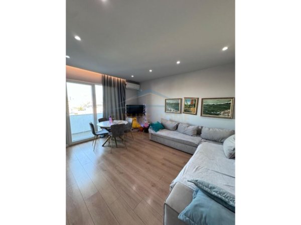 Tirane, shitet apartament 1+1+Ballkon Kati 4, 74 m² 135.000 € (Rruga Osman Jonuzi)