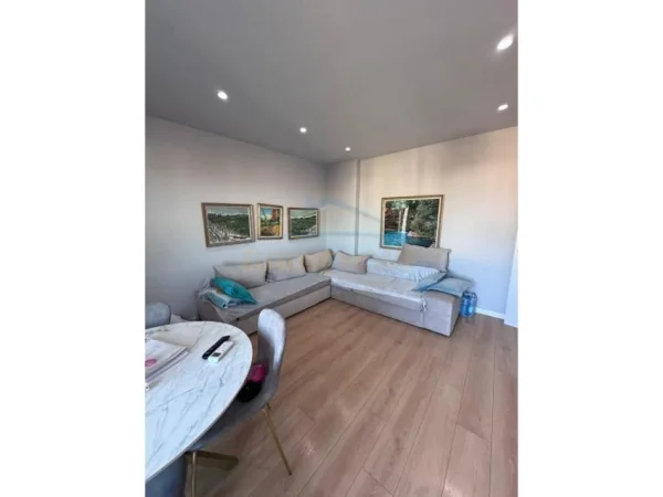 Tirane, shitet apartament 1+1+Ballkon Kati 4, 74 m² 135.000 € (Rruga Osman Jonuzi)