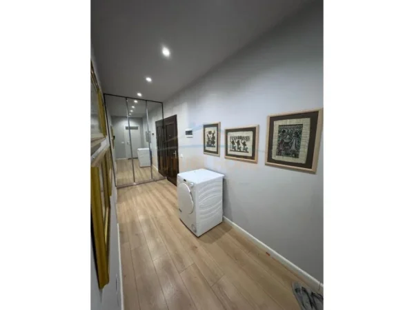 Tirane, shitet apartament 1+1+Ballkon Kati 4, 74 m² 135.000 € (Rruga Osman Jonuzi)