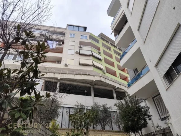 Tirane, shes apartament 1+1+GARAZHD , 83 m² 150.000 € (Kopshti Botanik Zoologjik)