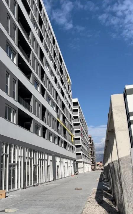 Tirane, shitet 2+1 Kati 3,