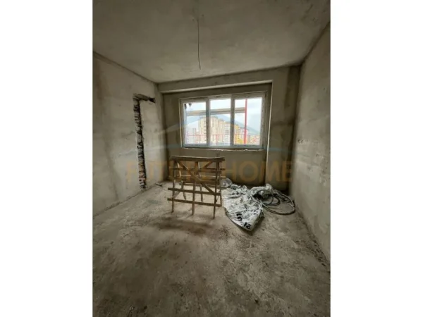 Tirane, shitet apartament 2+1+Ballkon Kati 5, 100 m² 165.000 € (Fusha e Aviacionit)