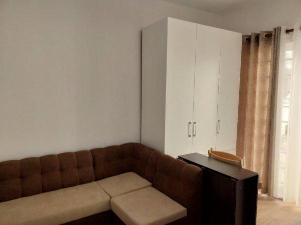 Tirane, jepet me qera apartament 1+1 Kati 1, 33 m² 300 € (ali demi)