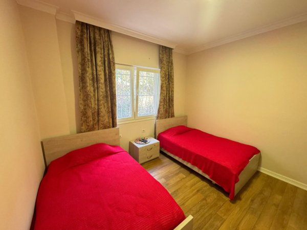 Tirane, jepet me qera apartament 2+1+Ballkon Kati 2, 90 m² 850 € (Liqeni i That)