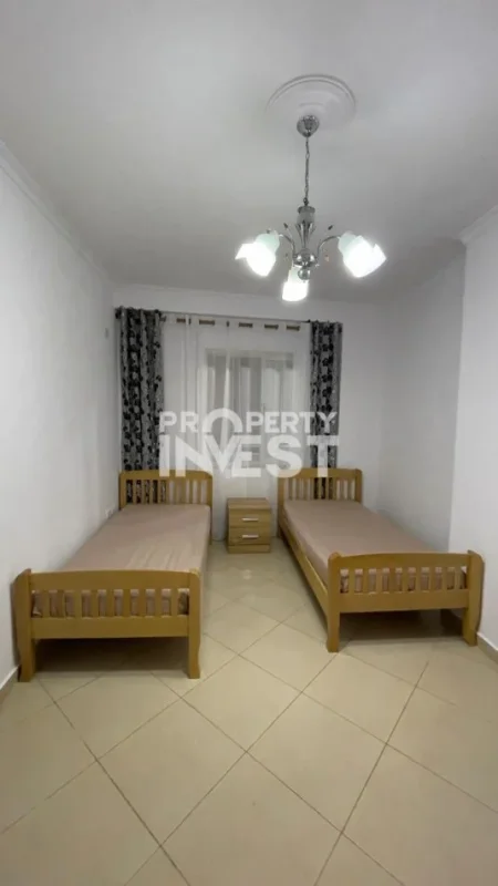 Tirane, jepet me qera apartament 2+1 Kati 3, 80 m² 450 € (astir)