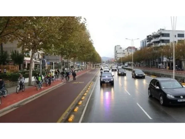 Tirane, shes ambjent biznesi Kati 0, 50 m² 125.000 € (Laprakë)