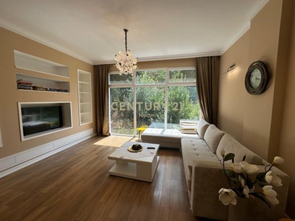 Durres, jepet me qera apartament 2+1+Ballkon Kati 3, 110 m² 850 € (Liqeni i Thatë)