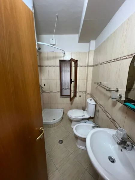 Tirane, shitet apartament 1+1+Ballkon Kati 3, 59 m² 110.000 € (RRUGA NDRE MJEDA 21 DHJETORI)