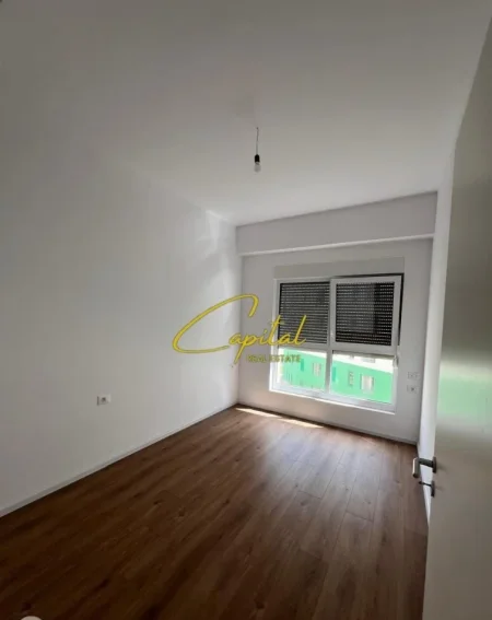 Tirane, jepet me qera apartament 1+1 Kati 7, 65 m² 100.000 € (ALI DEMI)
