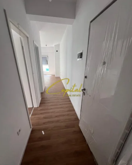 Tirane, jepet me qera apartament 1+1 Kati 7, 65 m² 100.000 € (ALI DEMI)