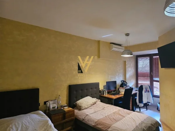 Tirane, jepet me qera apartament 2+1+Ballkon Kati 2, 400 m² 2.500 € (BLLOK)