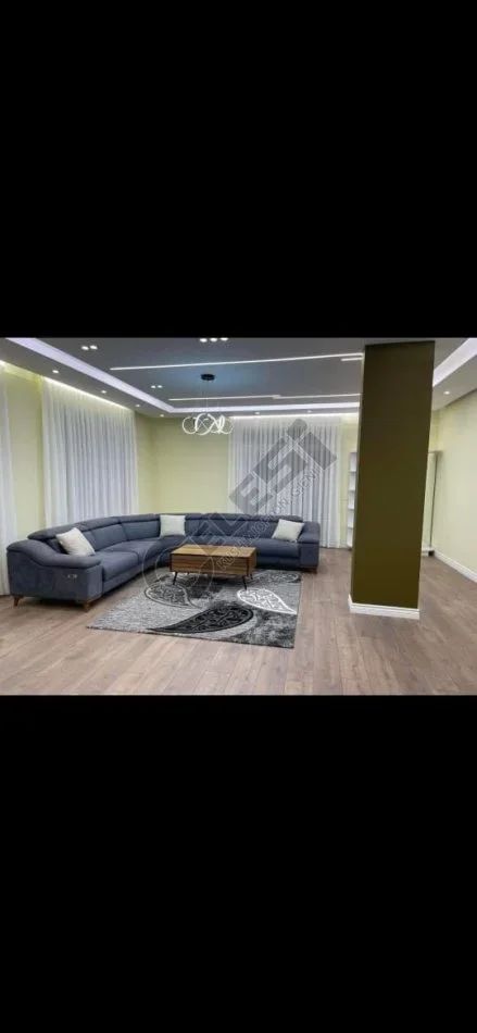 Tirane, jepet me qera apartament 3+1+Ballkon Kati 2, 170 m² 650 € (PORCELAN)