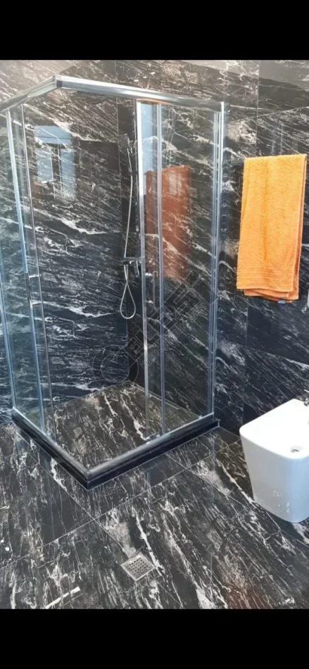 Tirane, jepet me qera apartament 3+1+Ballkon Kati 2, 170 m² 650 € (PORCELAN)