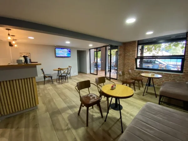 Tirane, shitet lokal Kati 0, 170 m² 350.000 € (STACIONI I TRENIT)