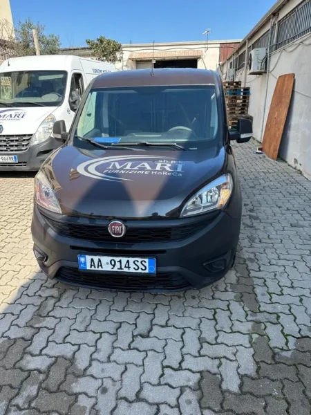 Durres, shitet Furgon FIAT DOBLO Benzin+Gaz, kafe manuale Kondicioner 156.000 km 8.000 €