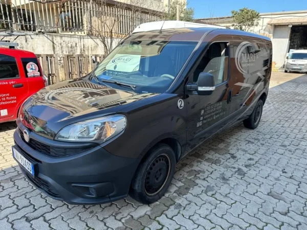 Durres, shitet Furgon FIAT DOBLO Benzin+Gaz, kafe manuale Kondicioner 156.000 km 8.000 €