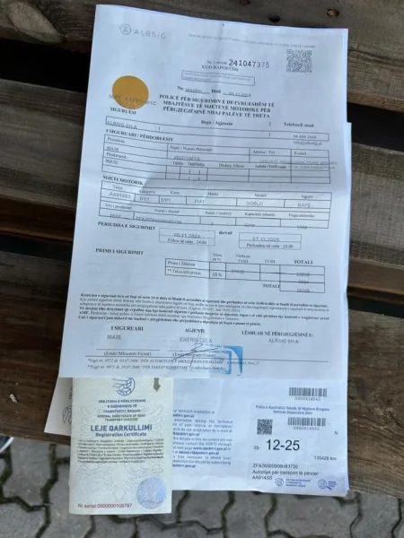 Durres, shitet Furgon FIAT DOBLO Benzin+Gaz, kafe manuale Kondicioner 156.000 km 8.000 €