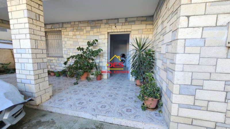 Vlore, jepet me qera shtepi 2+1+Ballkon Kati 0, 100 m² 400 € (Rruga Janaq Kilica)