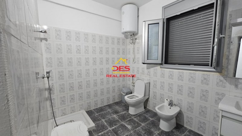Vlore, jepet me qera shtepi 2+1+Ballkon Kati 0, 100 m² 400 € (Rruga Janaq Kilica)