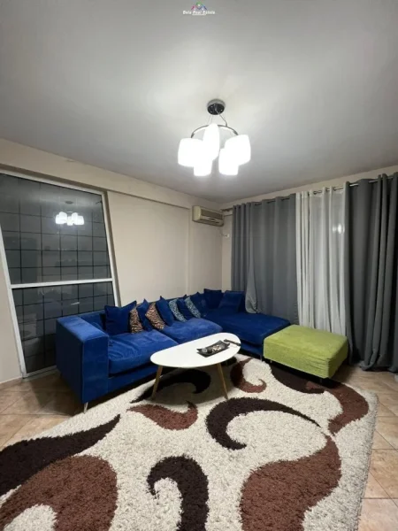Tirane, jepet me qera apartament 2+1 Kati 3, 115 m² 650 € (KOMUNA E PARISIT)