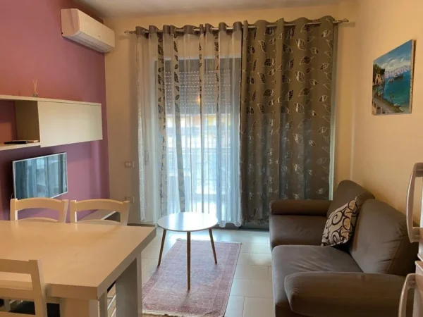 Vlore, jepet me qera apartament 2+1+Ballkon , 100 m² 550 € (tek Diamond Hill)