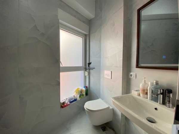Tirane, jepet me qera apartament 2+1+Ballkon Kati 1, 75 m² 550 € (ALI DEMI)