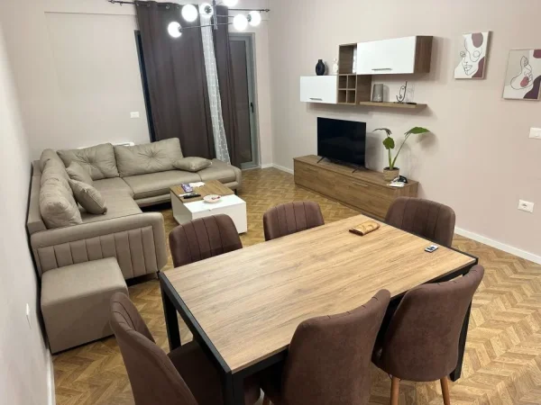 Tirane, jepet me qera apartament 1+1 Kati 4, 97 m² 550 € 