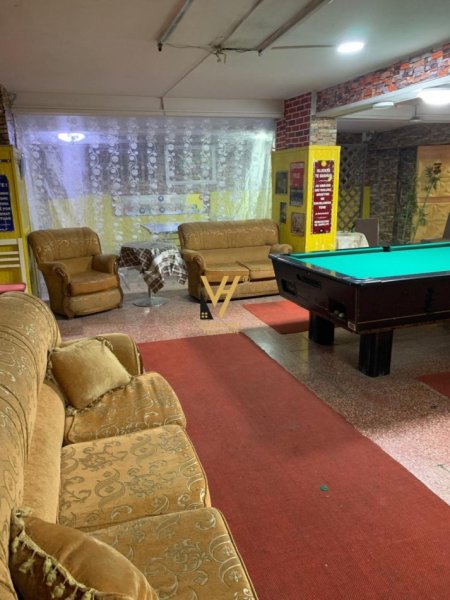 Shqiperi, jepet me qera bar-kafe Kati 0, 300 m² 1.200 € (ISH PARKU AUTOBUZAVE)