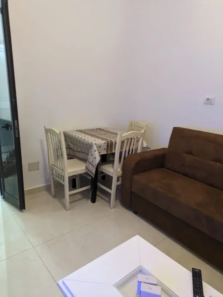 Tirane, jepet me qera apartament 2+1 Kati 1, 97 m² 450 € 