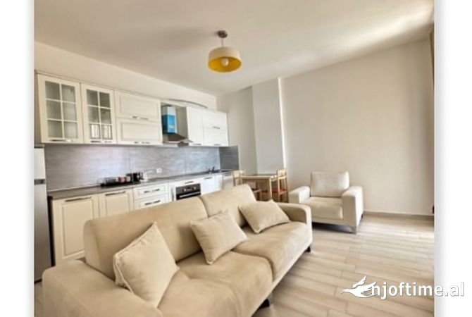 Tirane, jepet me qera apartament 1+1+Ballkon Kati 3, 60 m² 350 € (fresku)