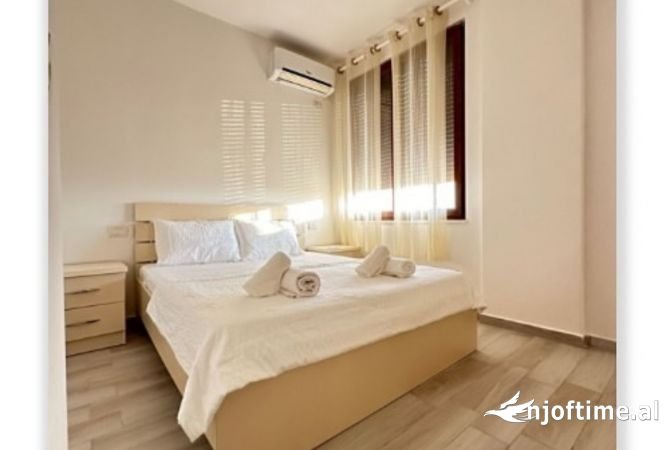 Tirane, jepet me qera apartament 1+1+Ballkon Kati 3, 60 m² 350 € (fresku)