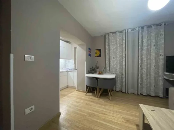 Tirane, jepet me qera apartament 1+1+Ballkon Kati 2, 69 m² 500 € (MINE PEZA)