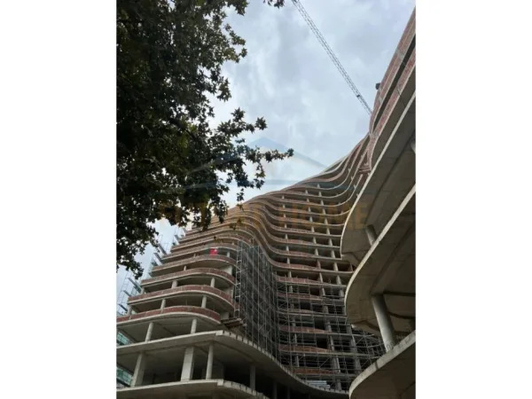 Tirane, shitet apartament 1+1+Ballkon Kati 17, 76 m² 266.400 € (Ish Ekspozita)